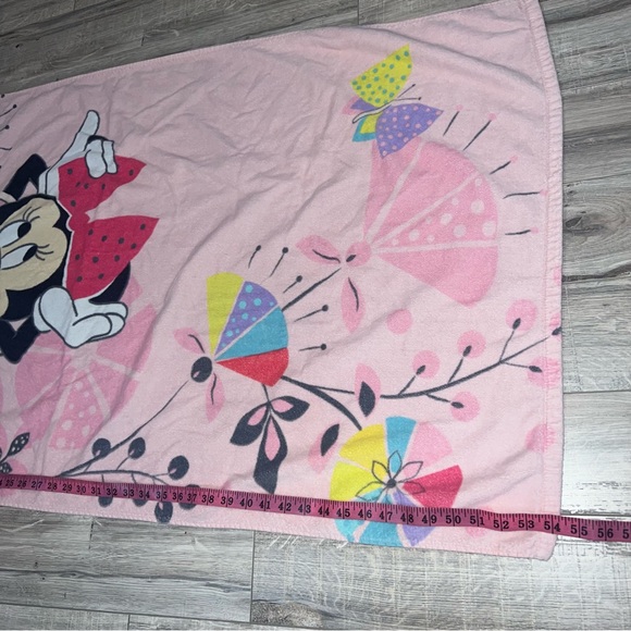 Disney towel Minnie Mouse pink beach bath 🛁 🏝️ summer cute soft Disney lover - Picture 4 of 7